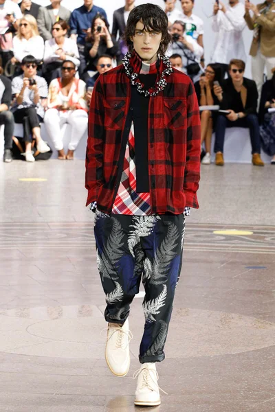 Look 3
